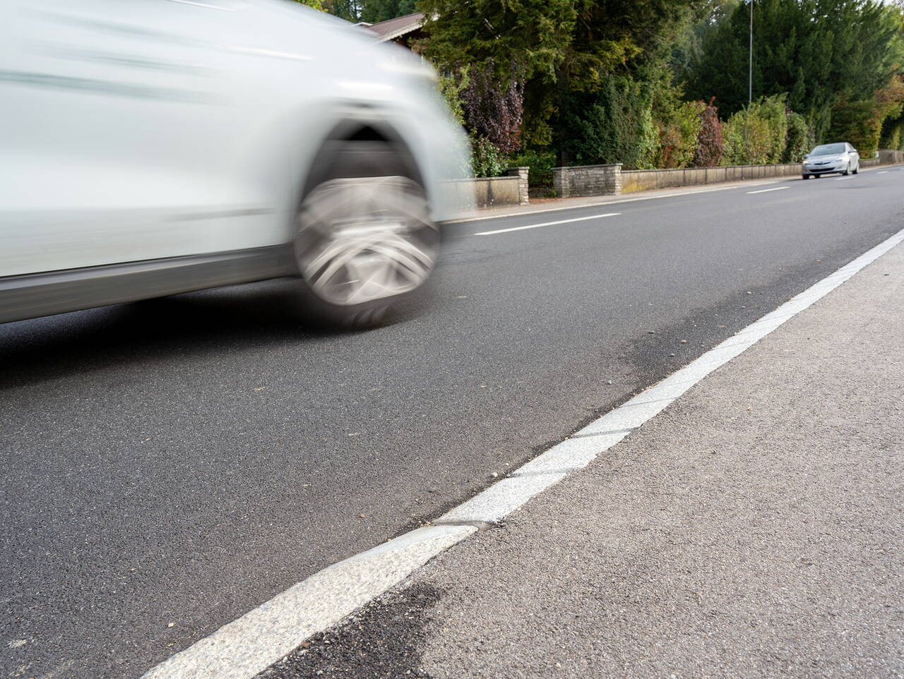 graenicher_strassenbau_einfahrtsbremse_gutenburg_03.jpg graenicher_strassenbau_einfahrtsbremse_gutenburg_03.jpg
